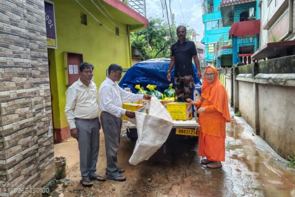 Utkal Samaj : Flood Relief Work 10 Aug